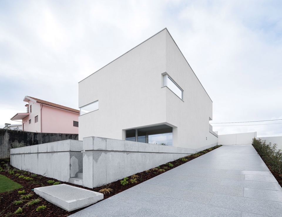 house in santa marinha by helder da rocha arquitectos