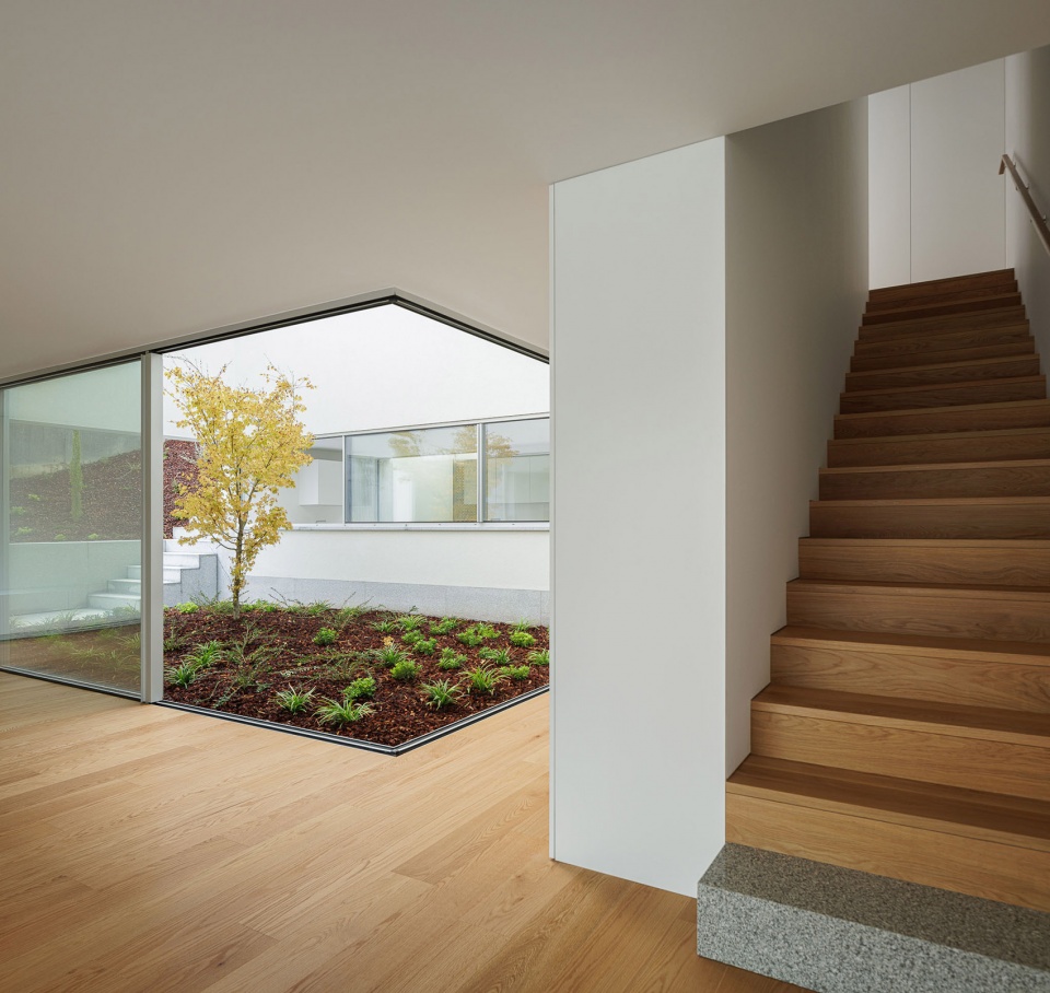 house in santa marinha by helder da rocha arquitectos