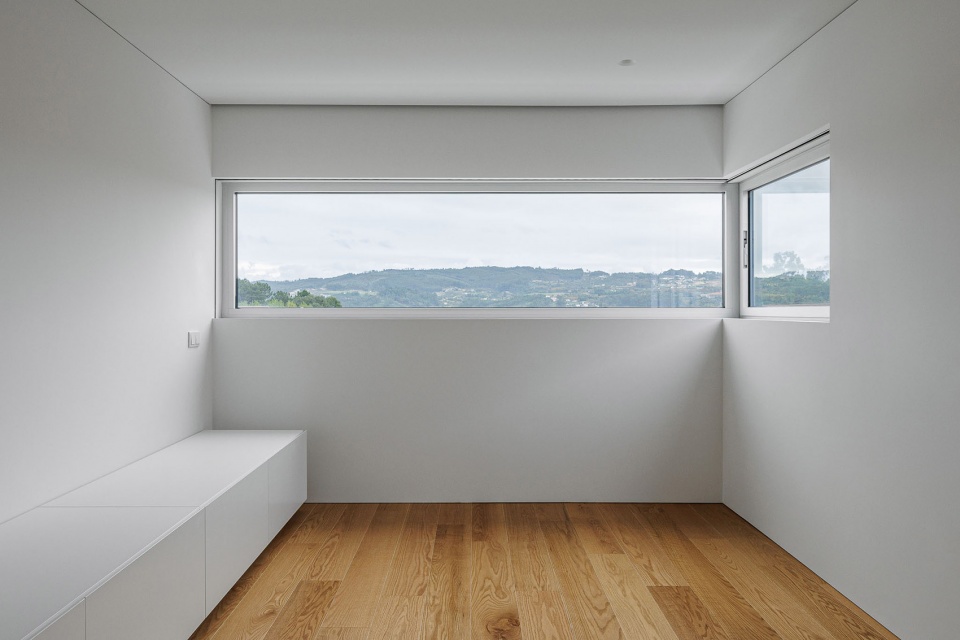 house in santa marinha by helder da rocha arquitectos
