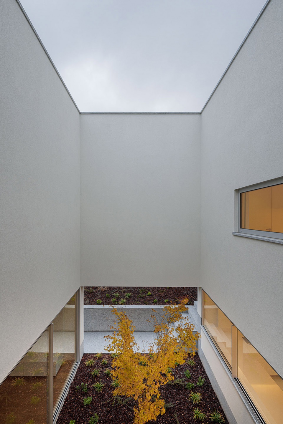 house in santa marinha by helder da rocha arquitectos