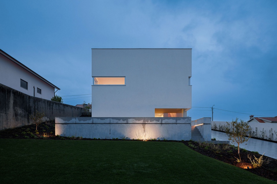 house in santa marinha by helder da rocha arquitectos
