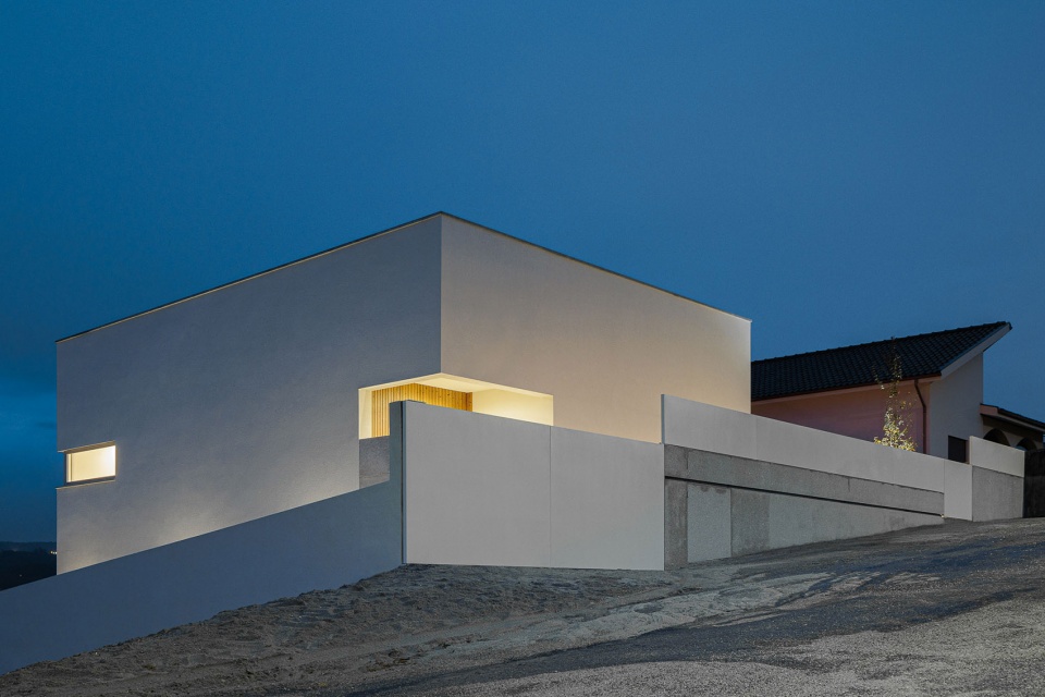 house in santa marinha by helder da rocha arquitectos