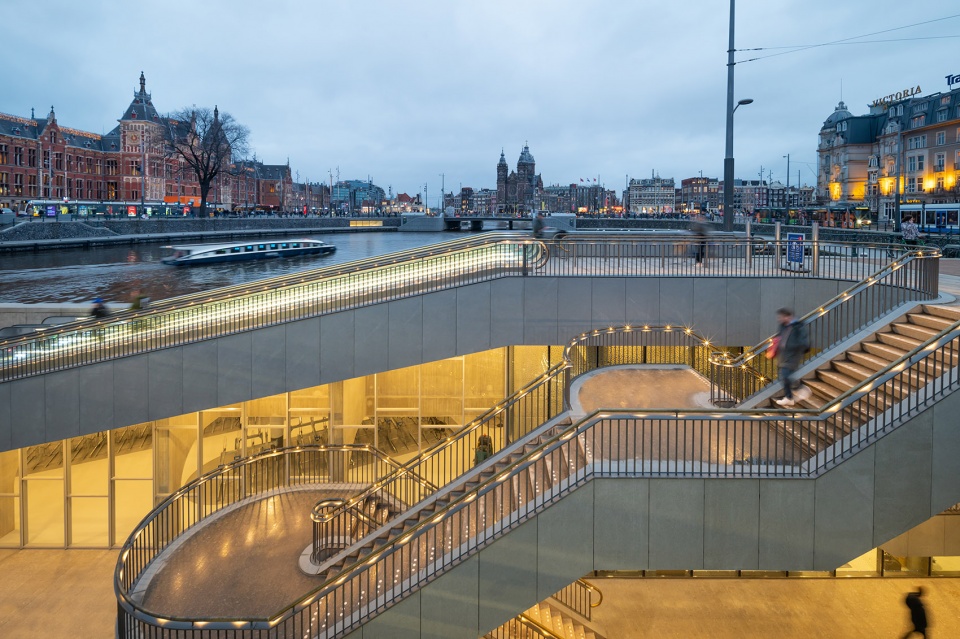 bicycle parking stationsplein amsterdam by wurck