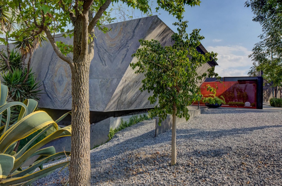 CH73 House by LBR A