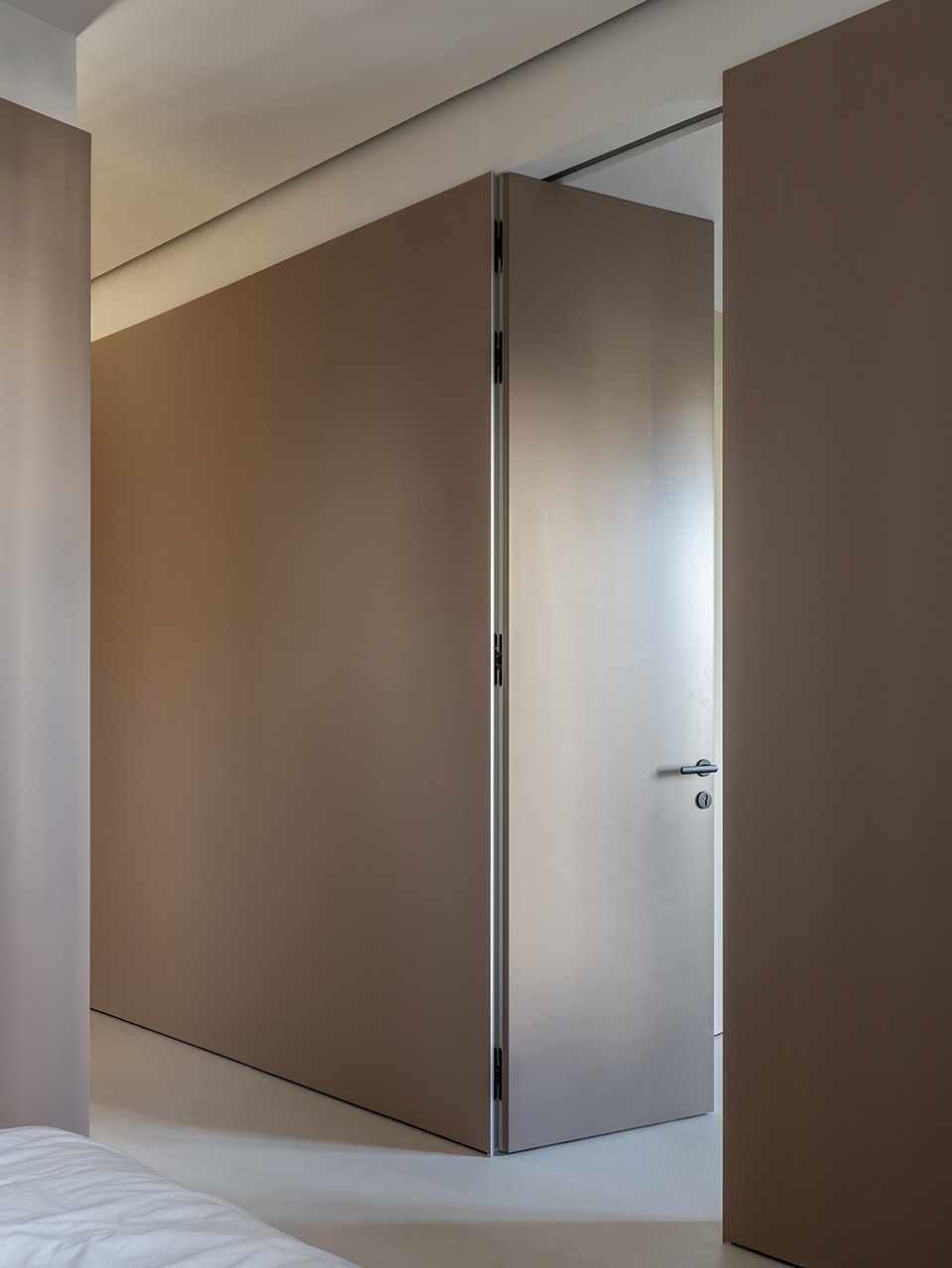 BEIGE APARTMENT by ZROBIM architects