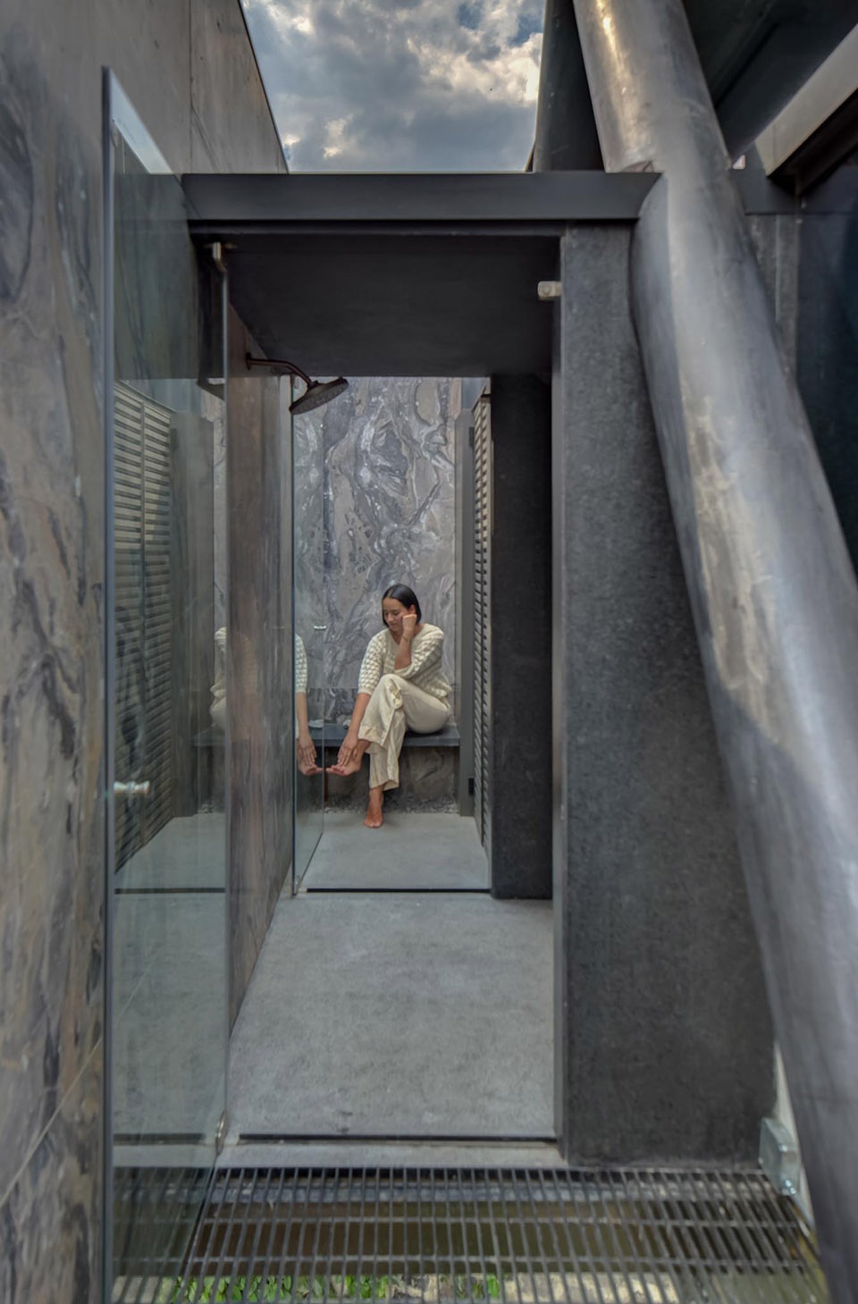 CH73 House by LBR A