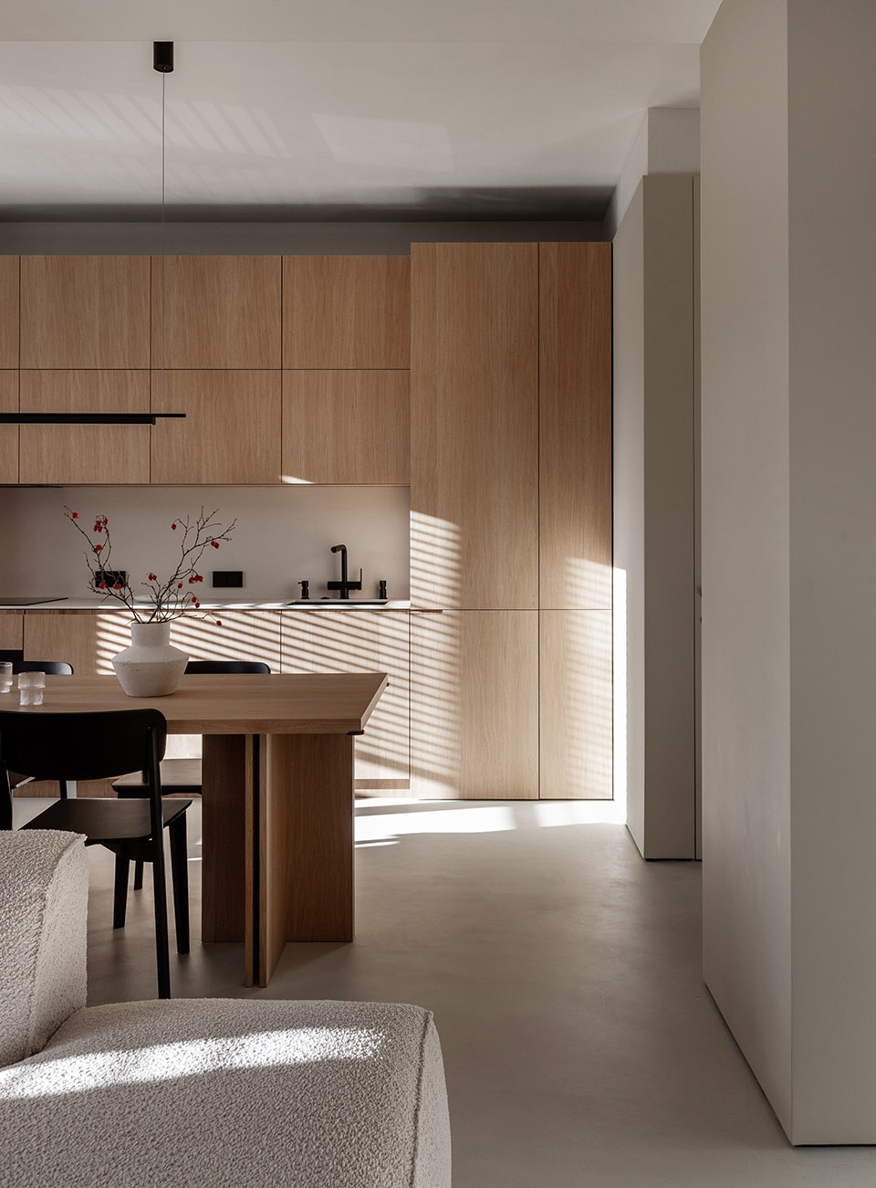 BEIGE APARTMENT by ZROBIM architects