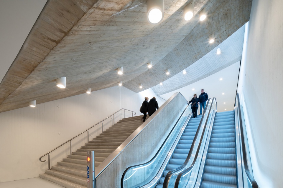 bicycle parking stationsplein amsterdam by wurck