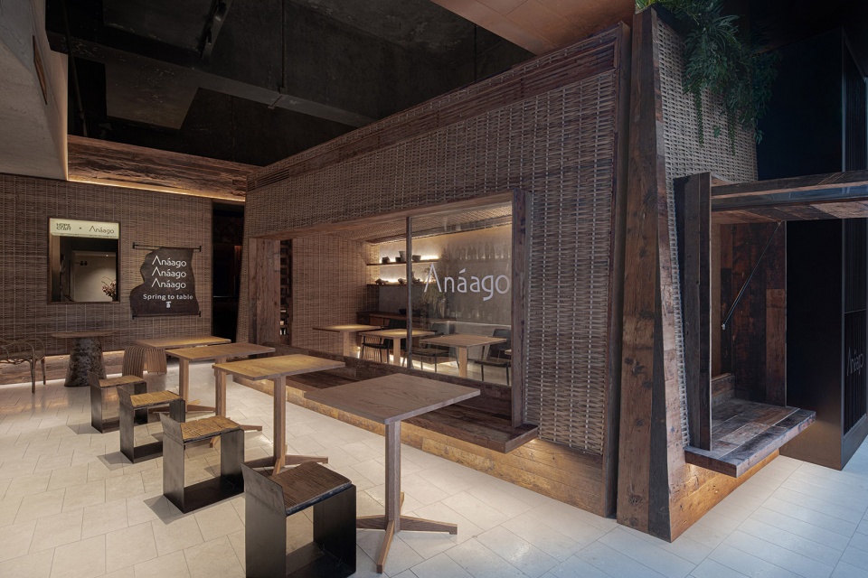 Anaago Bistro China by VARI Design