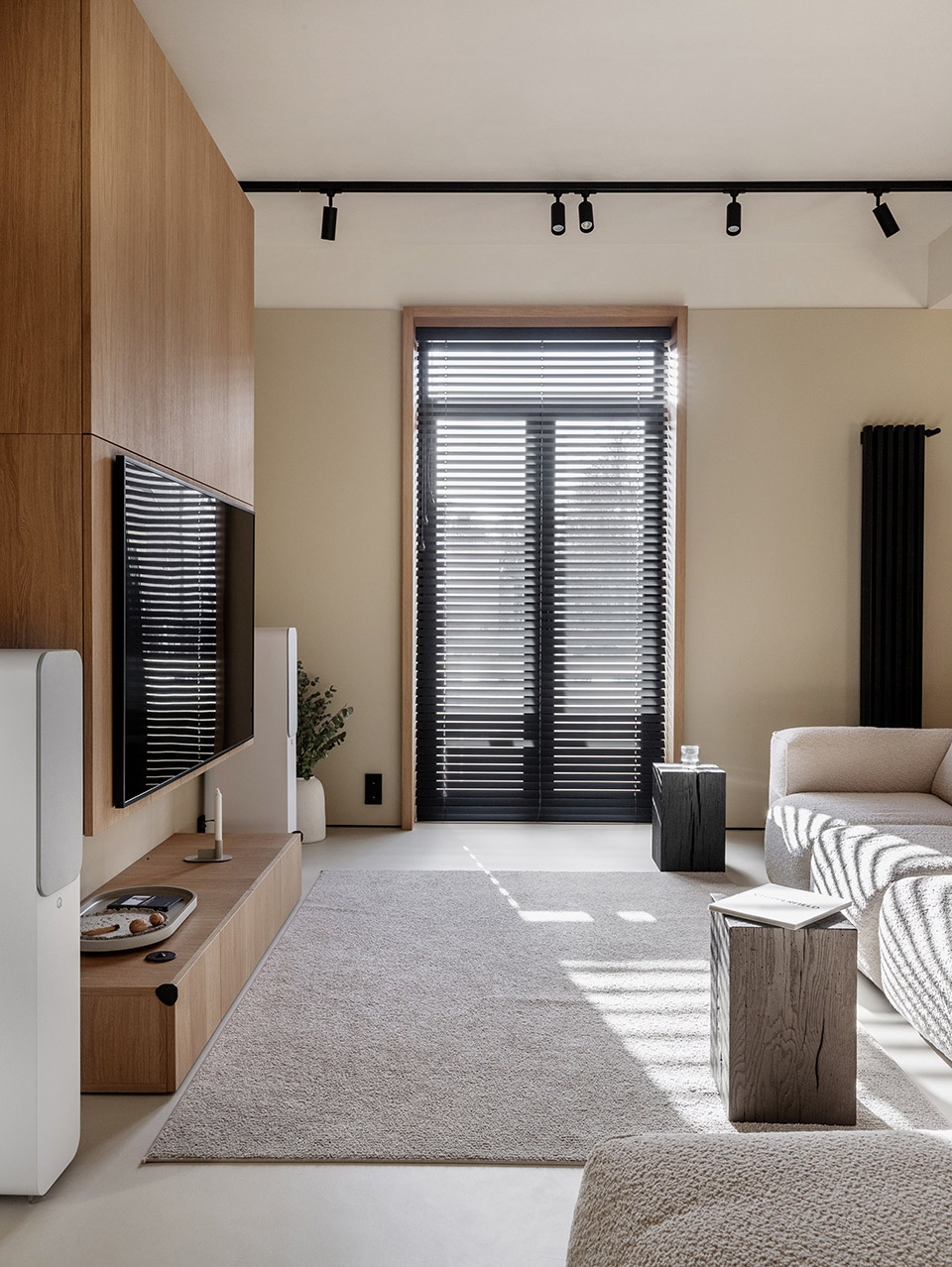 BEIGE APARTMENT by ZROBIM architects