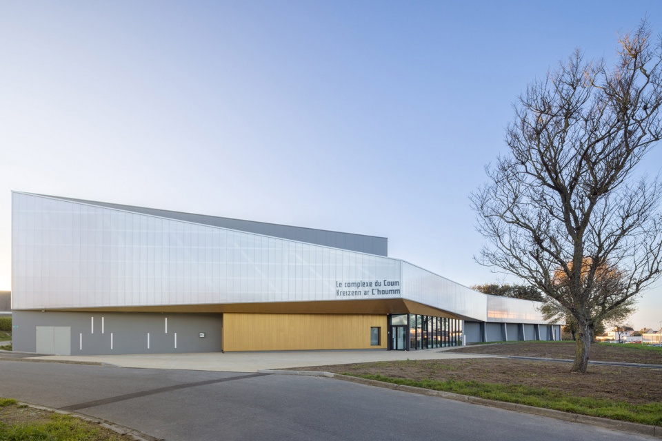 Renovation and extension of the Coum sports complex by ENO Architectes