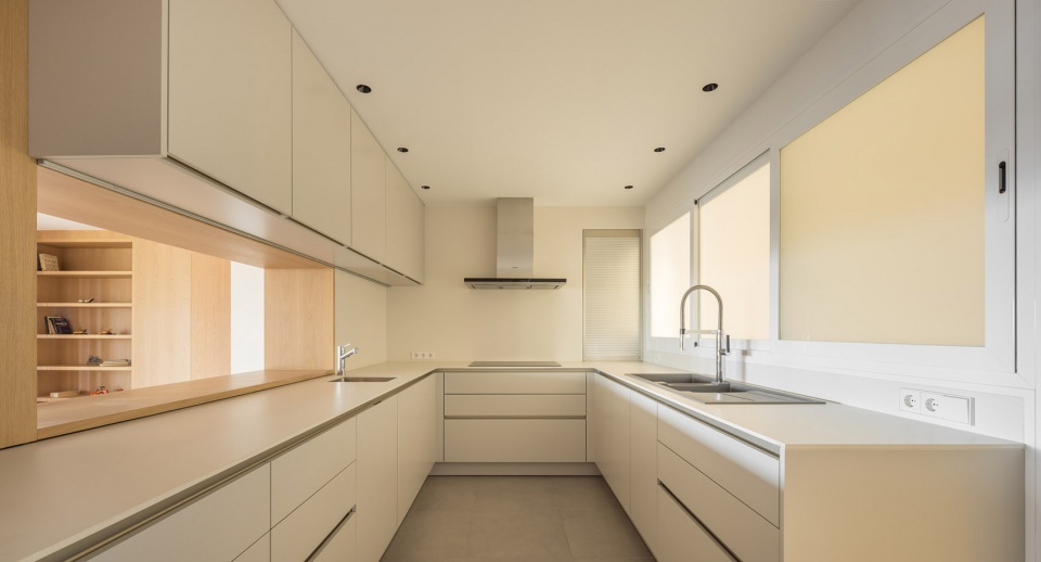 home in la pagoda by tambori arquitectes