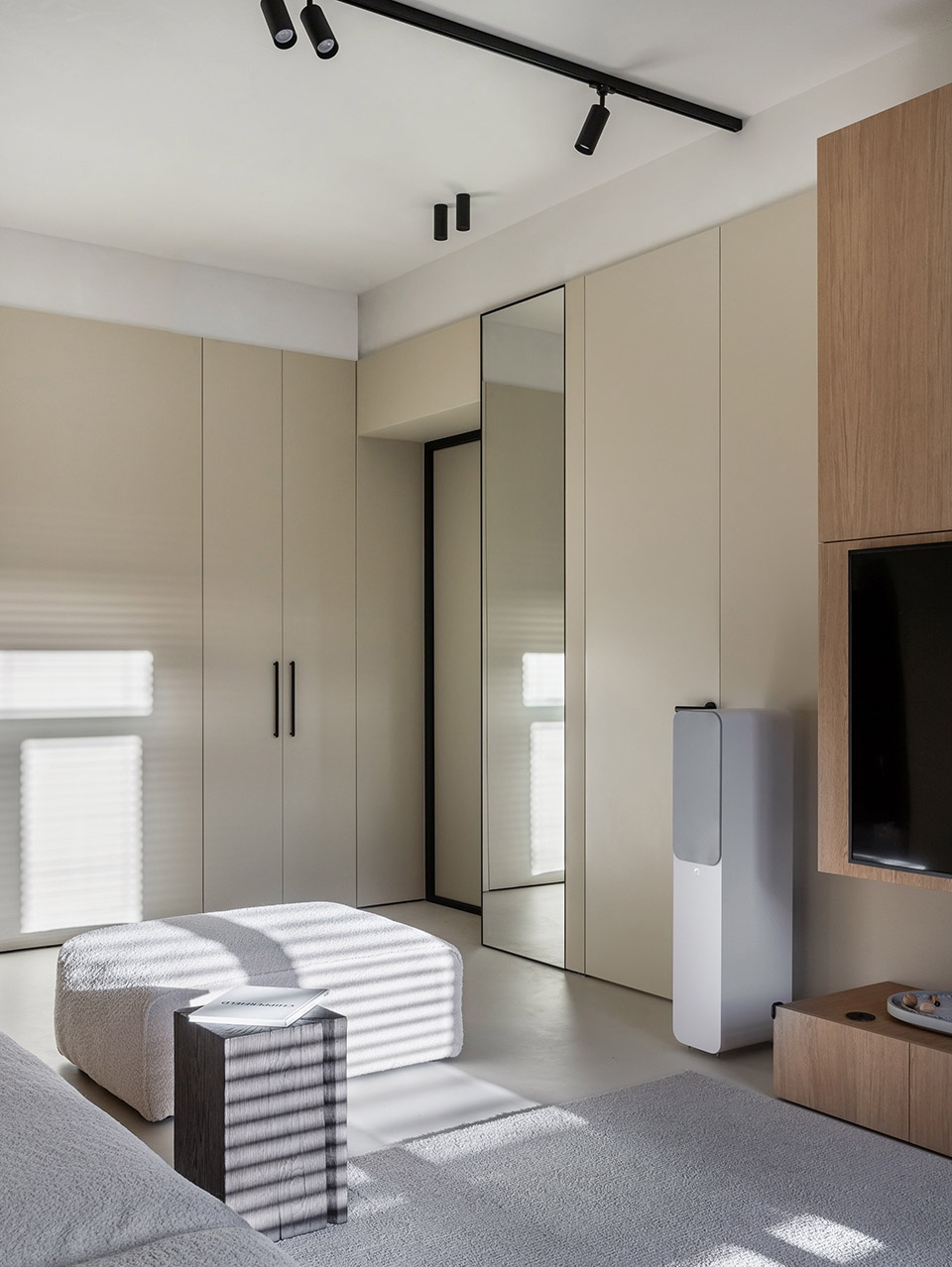 BEIGE APARTMENT by ZROBIM architects