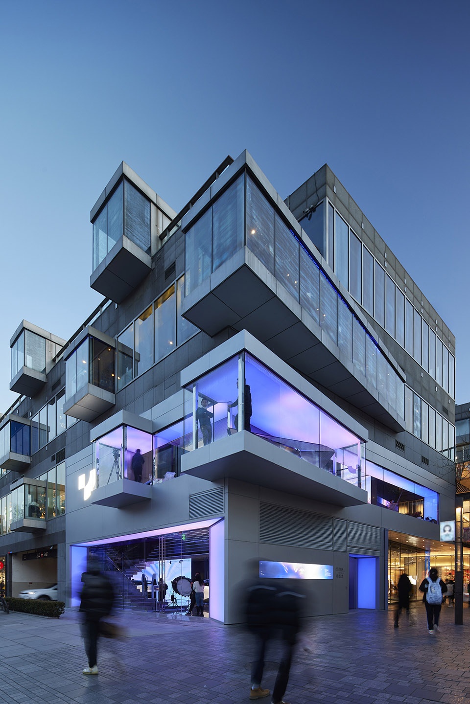 Jidu s new experience center ROBOVERSE Beijing by Gensler