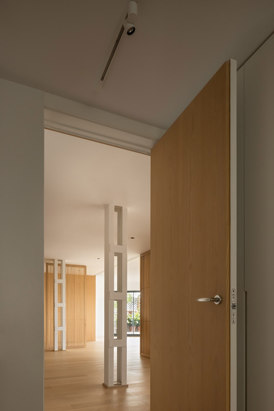 home in la pagoda by tambori arquitectes