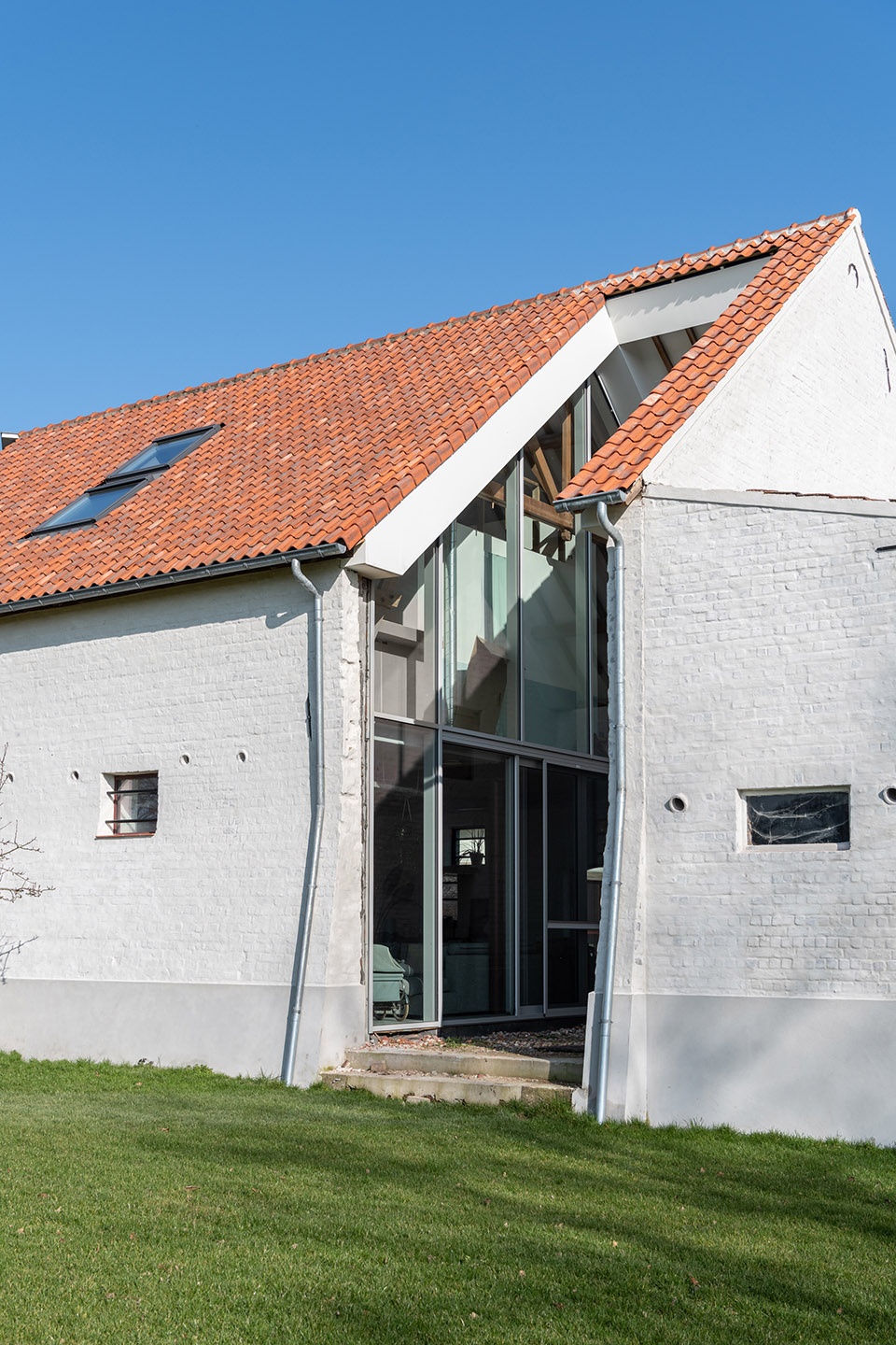 hinge farmhouse by objekt architecten