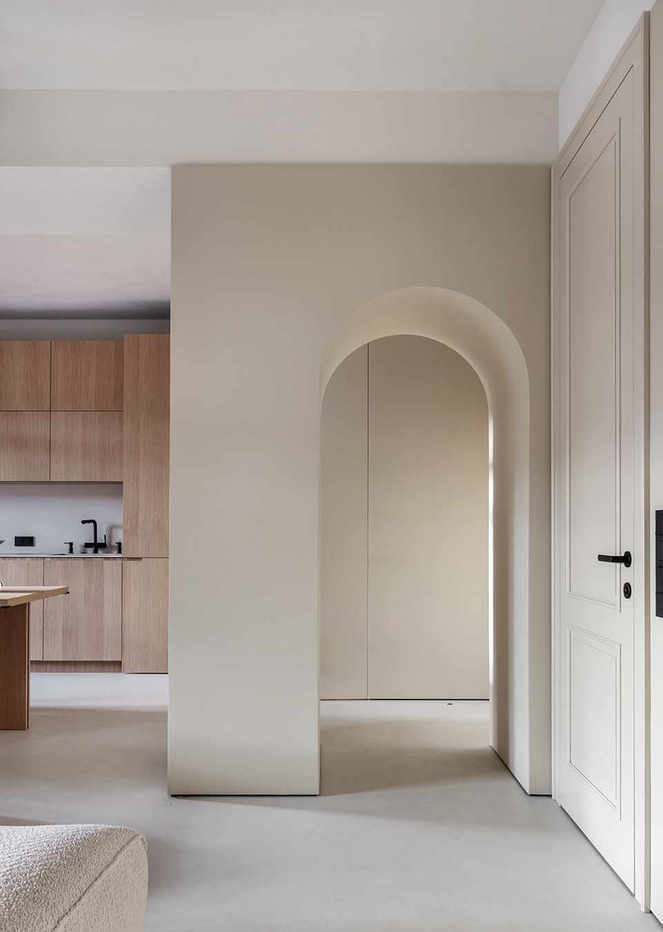 BEIGE APARTMENT by ZROBIM architects