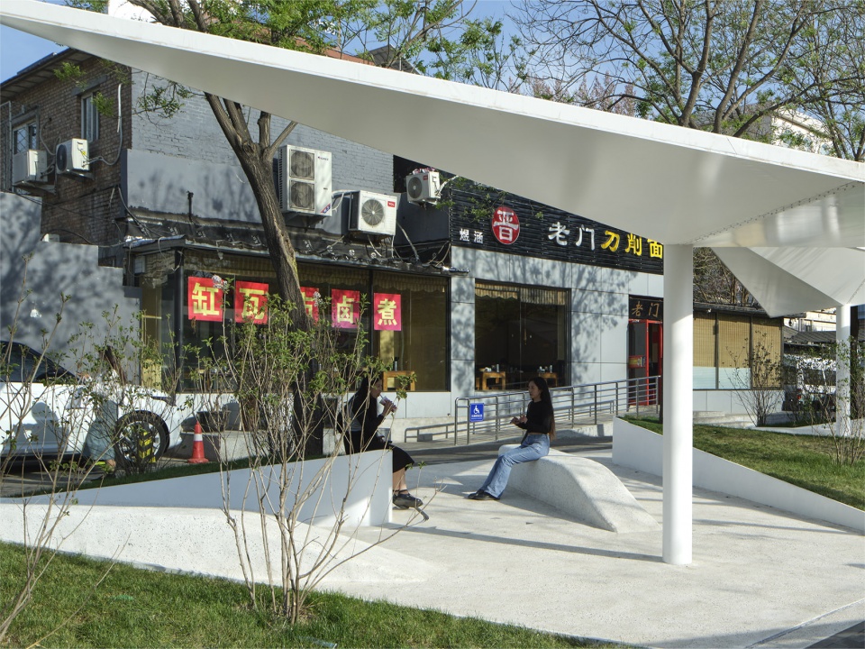 Beijing Lingjing Hutong Subway Exit Pocket Park by BAZUO Architecture Studio 拷贝