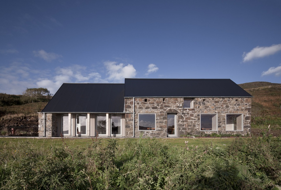 Community dining hall Croft 3 by Architect fardaa
