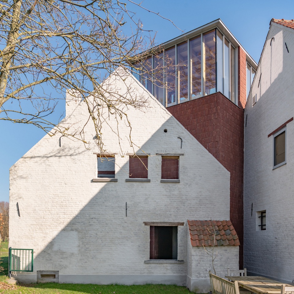 hinge farmhouse by objekt architecten