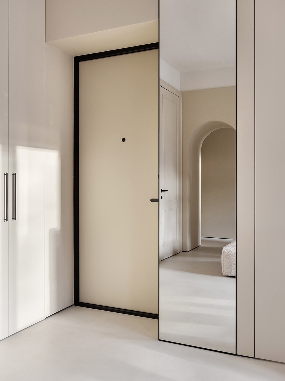 BEIGE APARTMENT by ZROBIM architects
