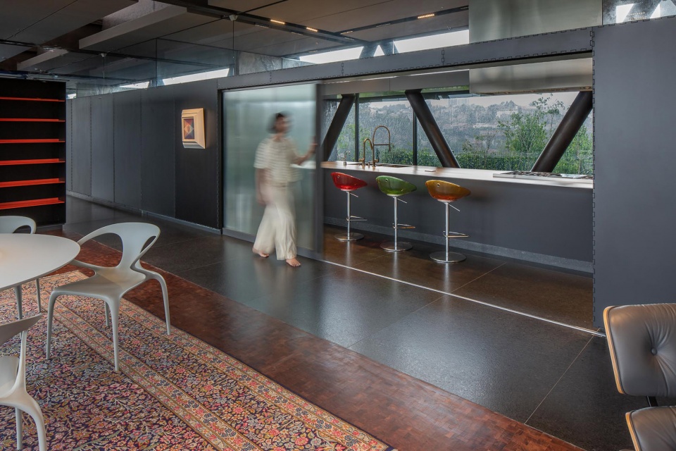 CH73 House by LBR A