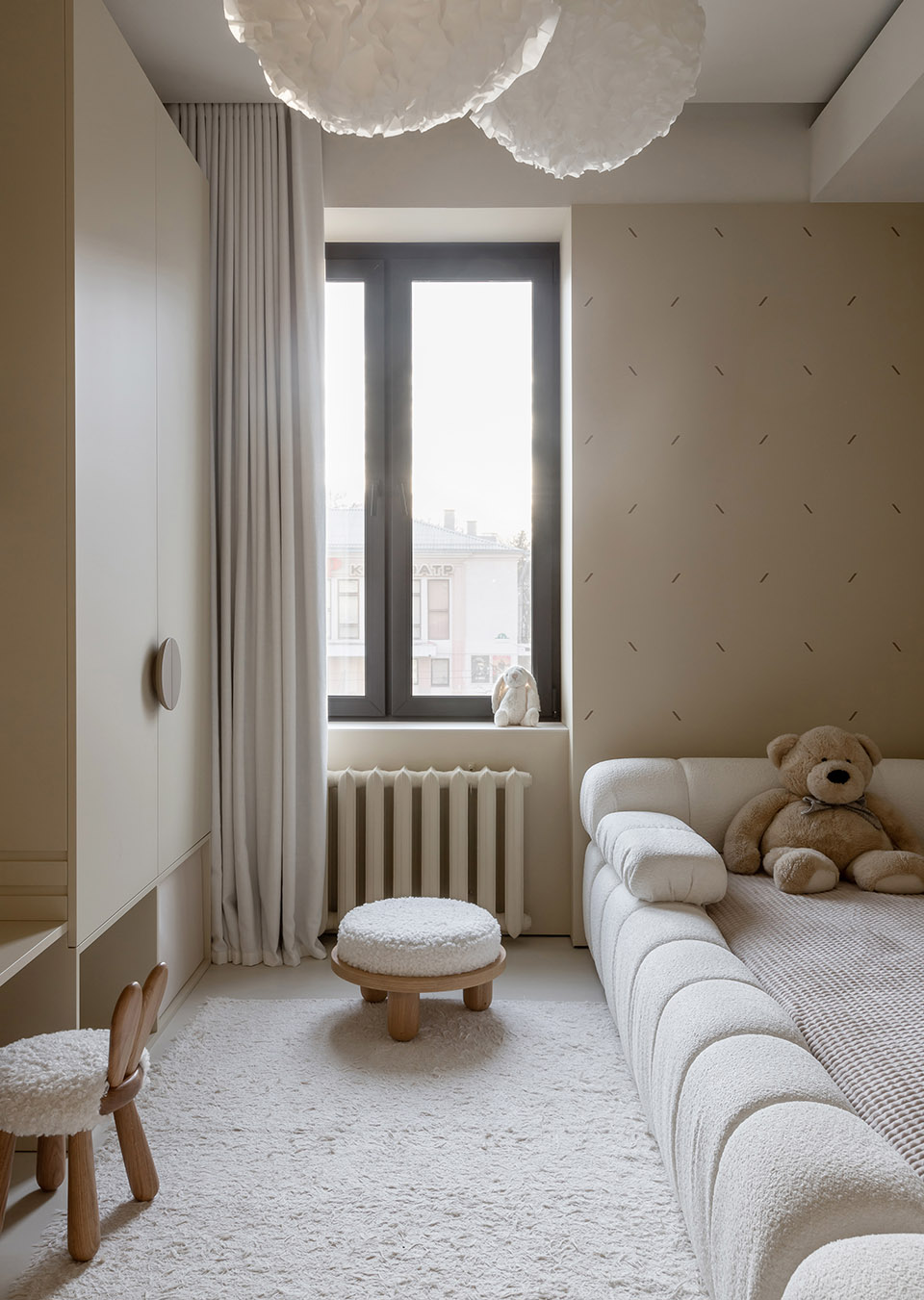 BEIGE APARTMENT by ZROBIM architects