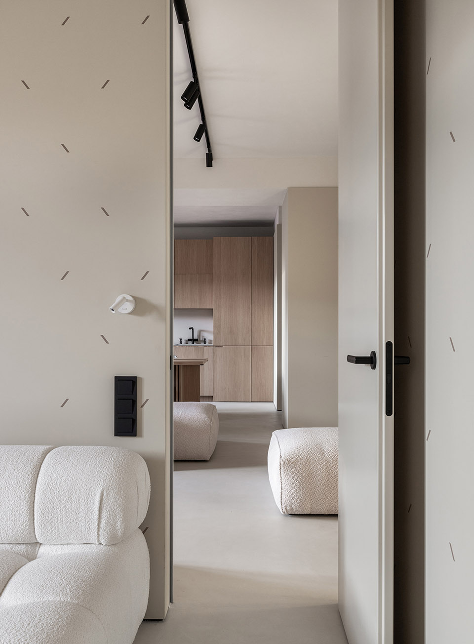 BEIGE APARTMENT by ZROBIM architects