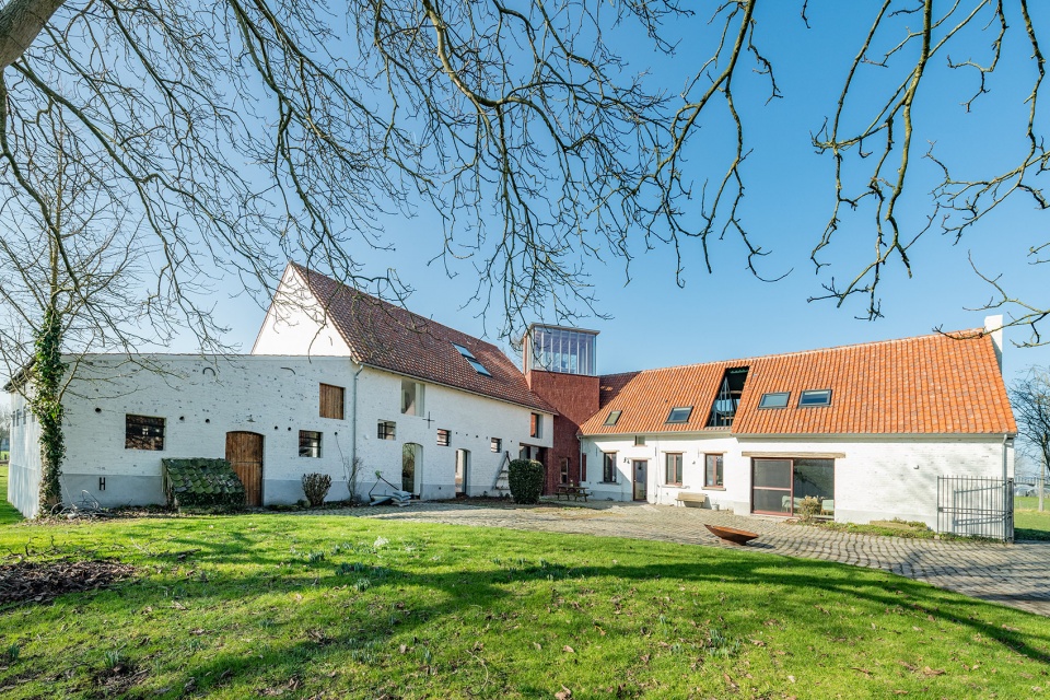 hinge farmhouse by objekt architecten