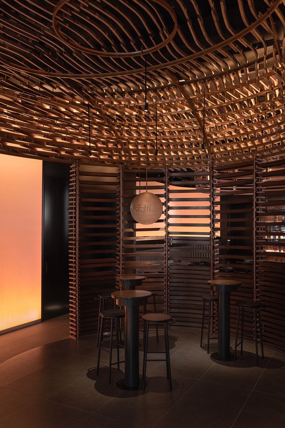 崃州威士忌酒吧 RooMoo Design Studio