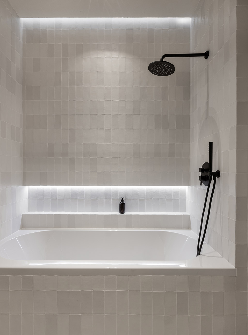 BEIGE APARTMENT by ZROBIM architects