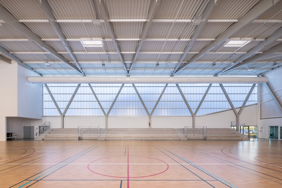 Renovation and extension of the Coum sports complex by ENO Architectes