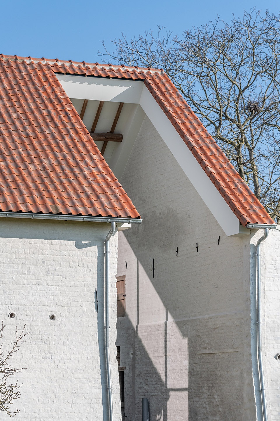 hinge farmhouse by objekt architecten
