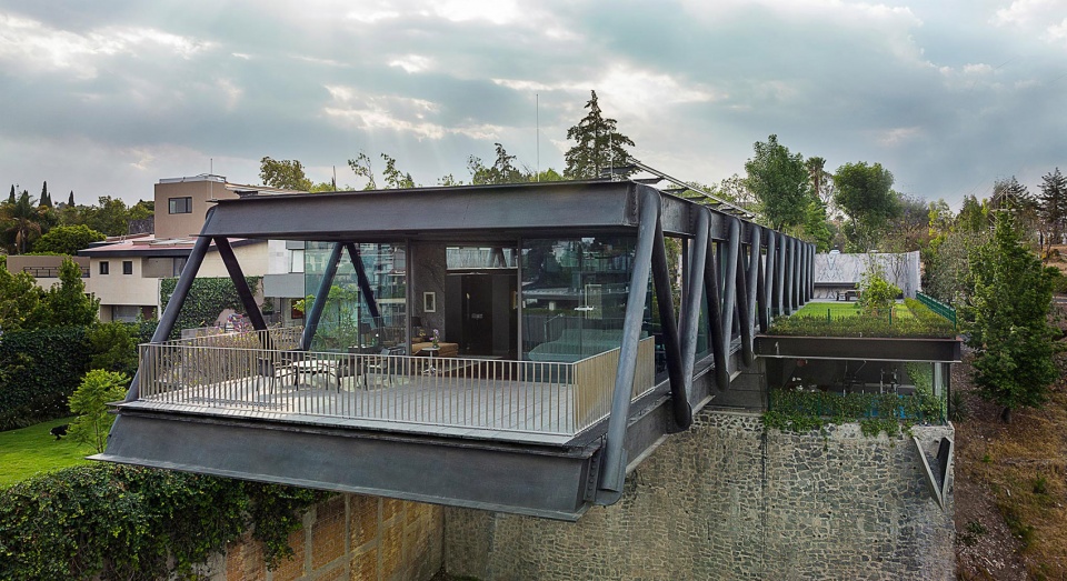 CH73 House by LBR A