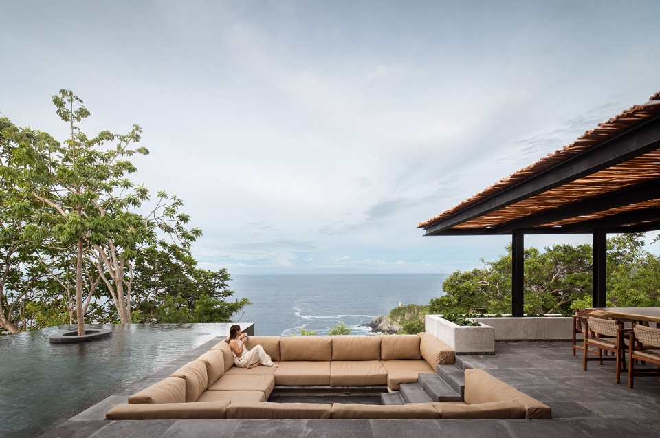 CASA MATEO by Zozaya Arquitectos