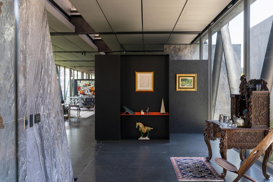 CH73 House by LBR A