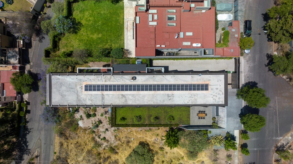 CH73 House by LBR A