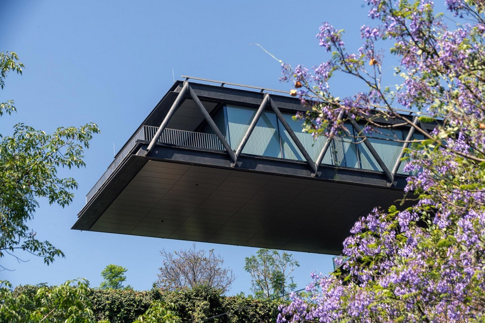 CH73 House by LBR A
