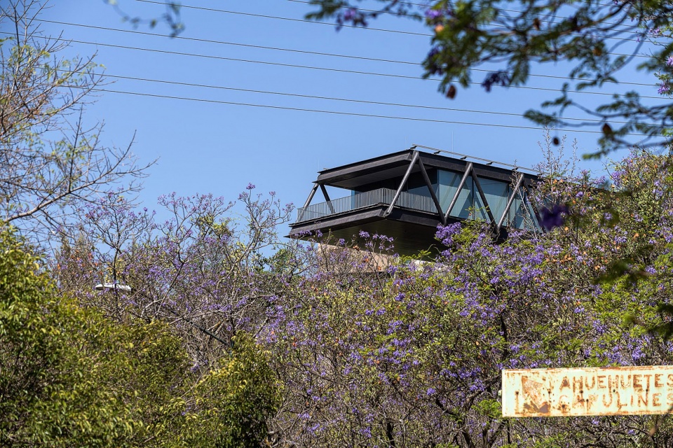CH73 House by LBR A