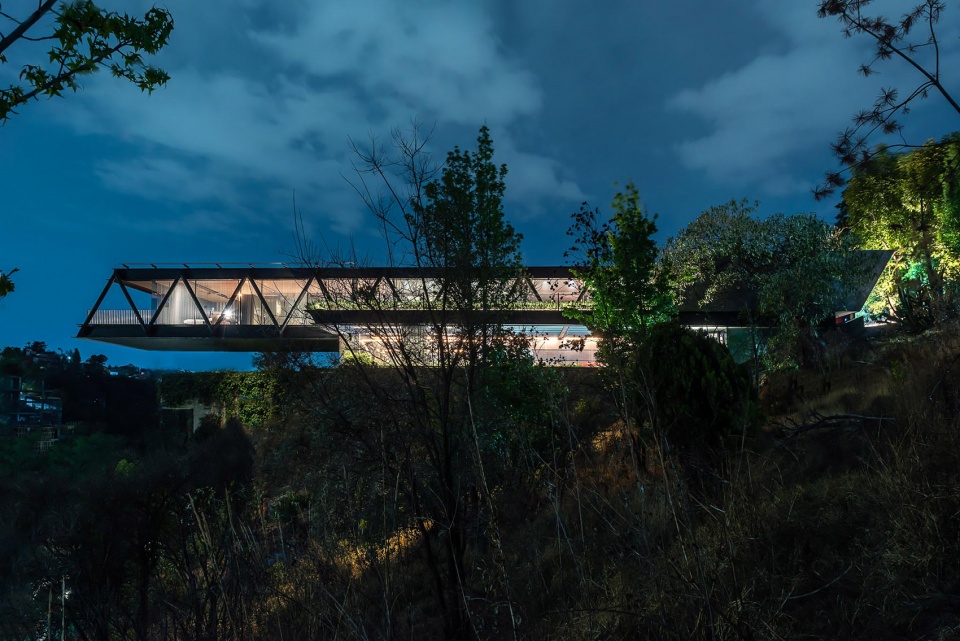 CH73 House by LBR A
