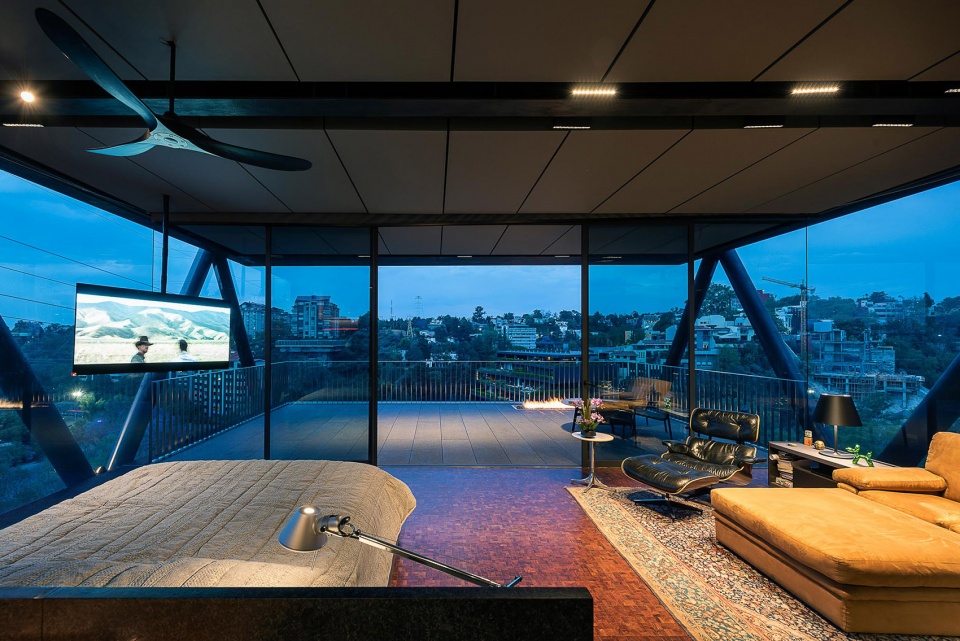 CH73 House by LBR A