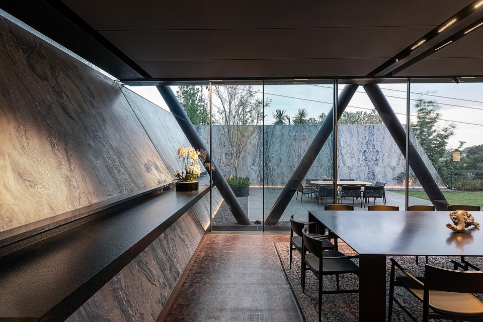 CH73 House by LBR A