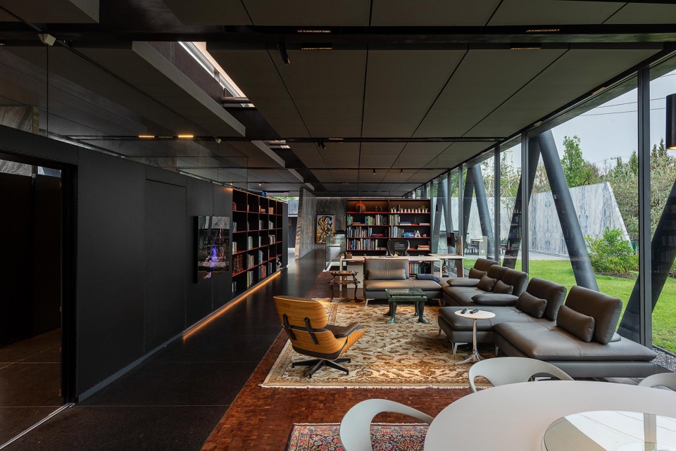 CH73 House by LBR A