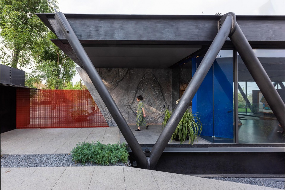 CH73 House by LBR A