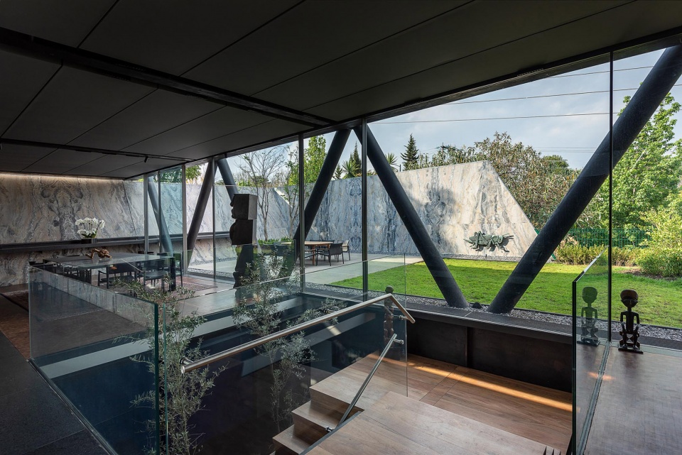 CH73 House by LBR A
