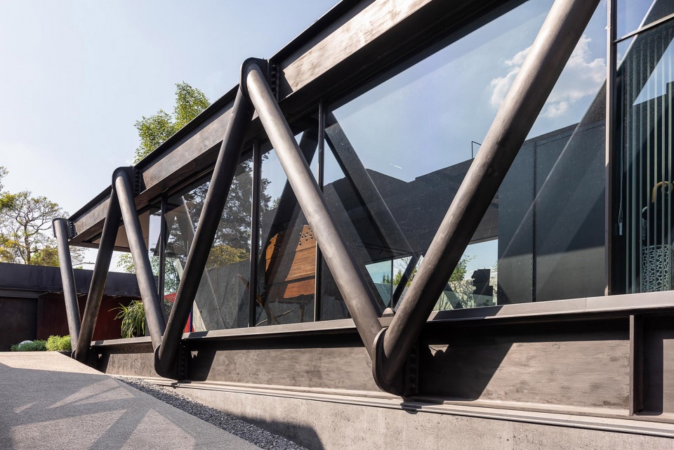 CH73 House by LBR A
