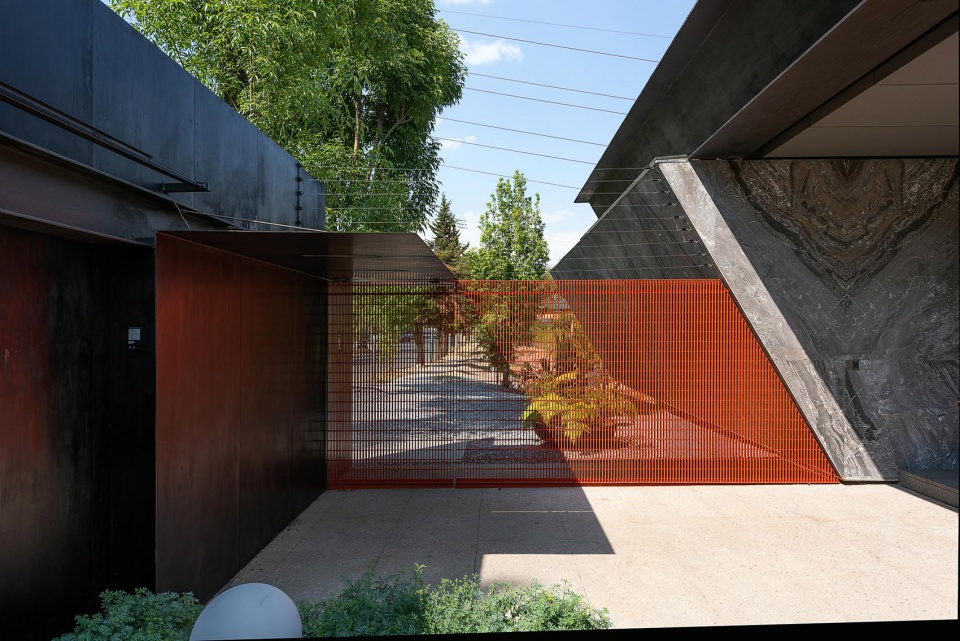 CH73 House by LBR A
