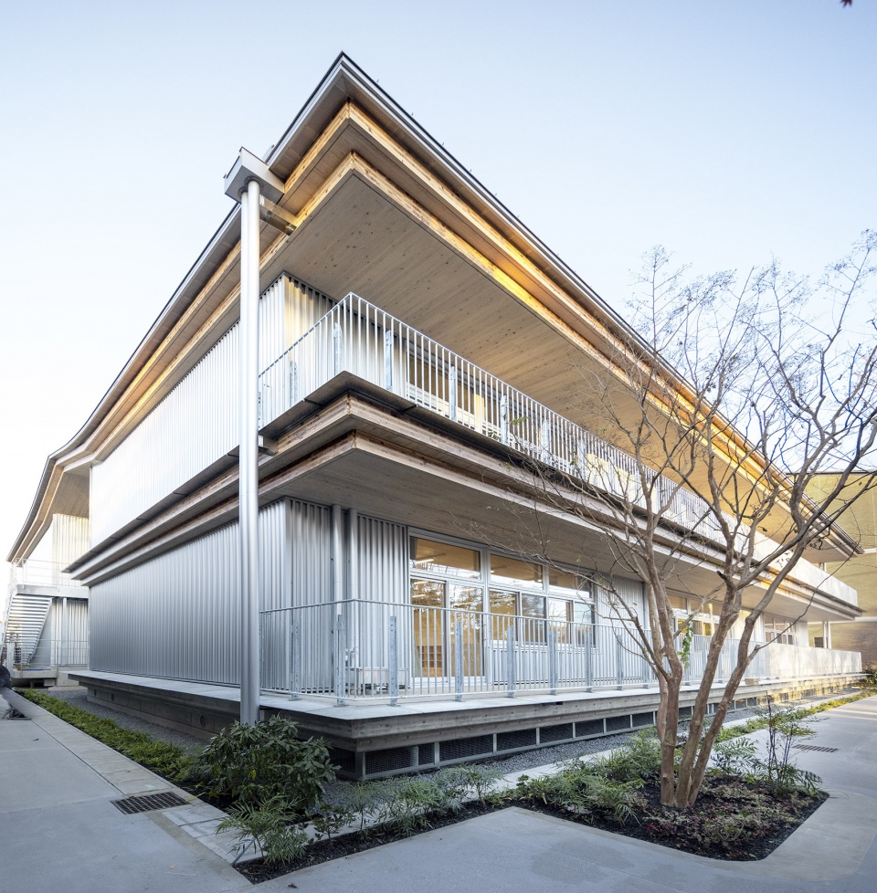 showa gakuin elementary school west wing by nikken sekkei ltd
