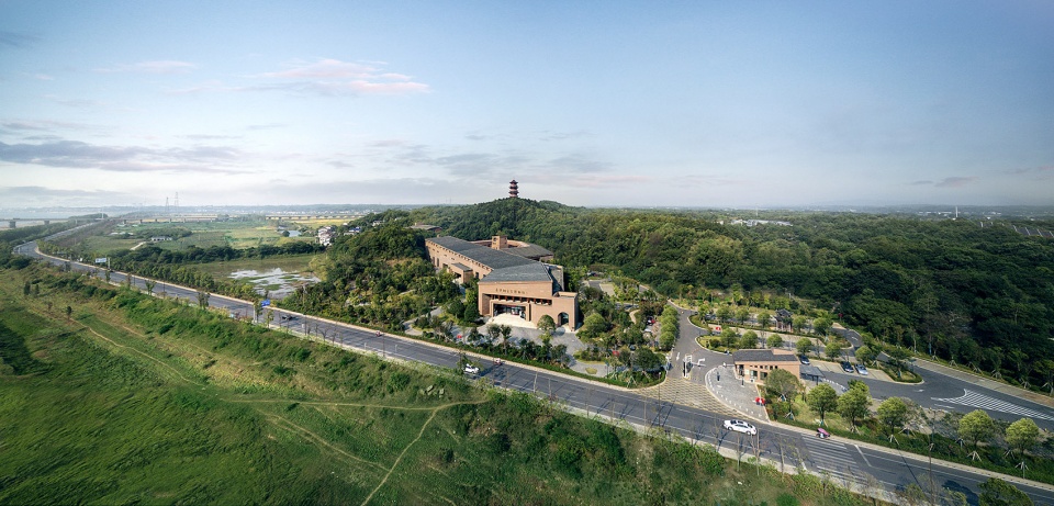 tongguan kiln site museum by luo jin studio