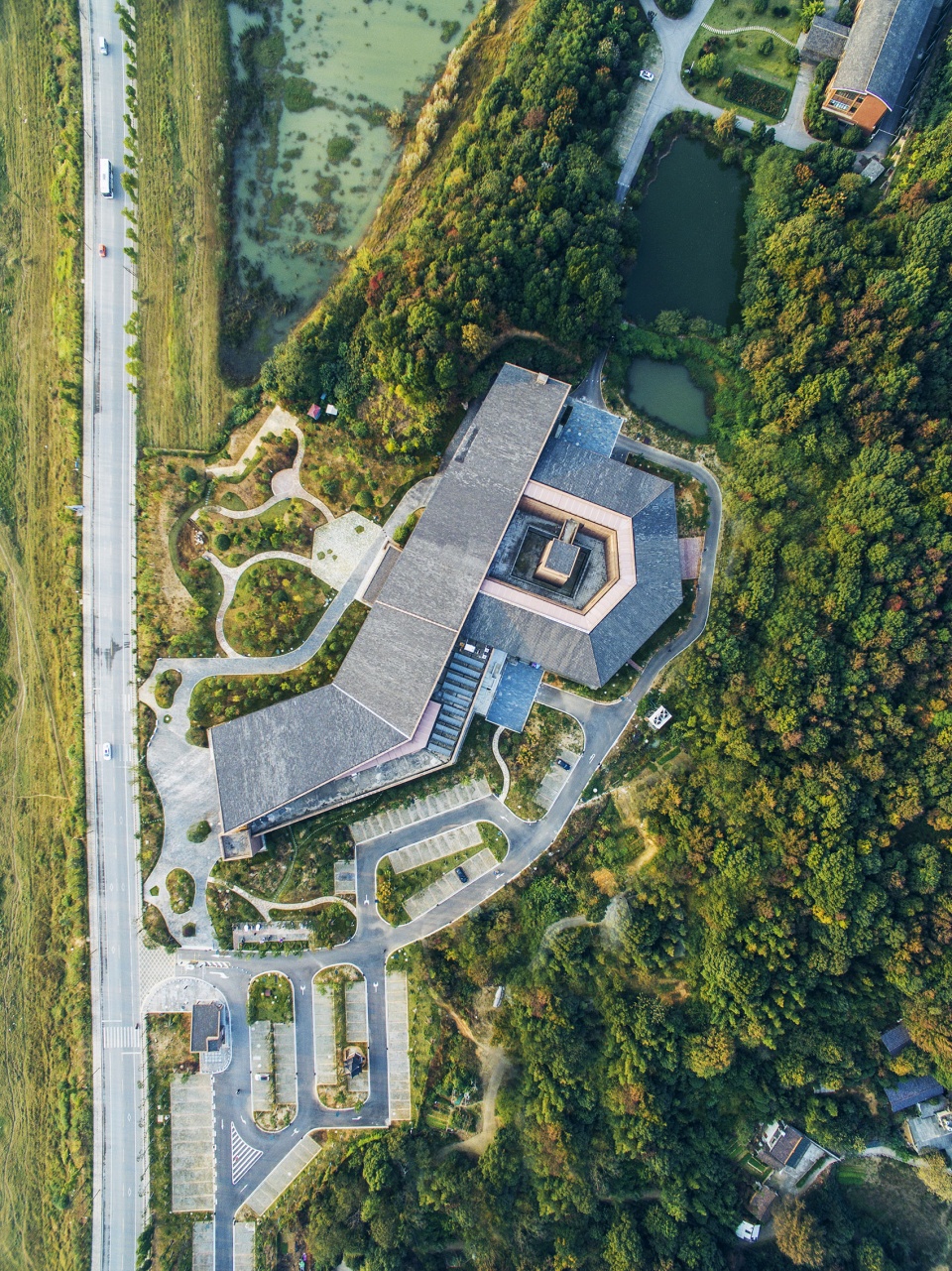 tongguan kiln site museum by luo jin studio